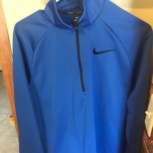 Men’s medium NIKE dry fit pullover